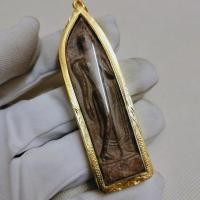 ราคา พระลีลาหรือพระกำแพงเขย่ง จี้พระเลี่ยมกรอบอย่างดี พุทธคุณที่เชื่อถือศรัทธากันมา และมีรูปลักษณะงดงามทางพุทธศิลป์ (21529047351)