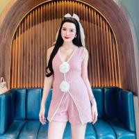 ราคา ชุดเซตผ้าเปลือกไม้ เสื้อทรงยาวแขนกุดแต่งดอกกุหลาบ3Dผ่าหน้า กางเกง ข3ข8 A4713 (22597678840)