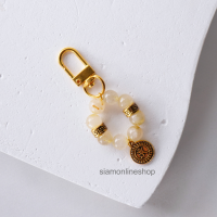 ราคา KEYCHAIN พวงกุญแจหินมงคล หินไหมทอง ขนาด 8 มม ประดับด้วยจี้เหรียญโอม by siamonlineshop (22548652452)