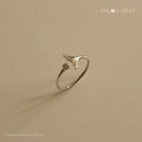 ราคา Moonsilver แหวนเงินแท้ 925 รุ่น Whale Tail ฝังเพชรCZ ปรับไซส์ได้ ไม่ชุบ สำหรับคนผิวแพ้ง่าย แหวนเงินแท้มินิมอล แหวนมินิมอล (22257300798)