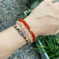 ราคา กำไลหิน คาร์เนเลี่ยน Carnelian หินแท้100 ขนาด 4mm ทรงลูกบาศก์ เจียรเหลี่ยม สร้อยข้อมือหิน หินนำโชค หินมงคล หินเสริมดวง สร้อยข้อมือหิน (18351916282)