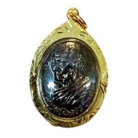 ราคา K253 เหรียญเหนือดวง หลวงปู่ศิลา หลวงปู่มหาศิลา สิริจันโท วัดโพธิ์ศรีสะอาด อ เมือง จ กาฬสินธุ์ ปี 2562 กรอบพระ ทองไมครอน ขนาด 4x3 cm (21993323102)