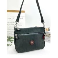 ราคา กระเป๋าผ้าร่มสะพายไหล่ สะพายข้าง มี 3 ซิป ขนาด 9 5 นิ้ว น้ำหนักเบา แถมพวงกุญแจน้องลิงให้ทุกใบ (22582856322)