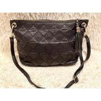 ราคา กระเป๋าหนัง มือสอง สภาพสวย มีช่องใส่ของช่องใหญ่ 1 ช่อง ภายในสะอาด กระเป๋าทำด้วยวัสดุหนังวัว มีขนาดฐานกว้าง 4 นิ้วยาว 10 นิ้วสูง 8 นิ้ว (22224648034)