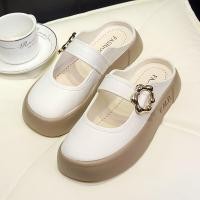 ราคา UUJULYES รองเท้าแมรี่เจนสีขาวพื้นหนาของผู้หญิง รองเท้าแตะครึ่งตัว รองเท้าล่อ รองเท้าชายหาด ส้นเปลือย เพิ่มความสูง ระบายอากาศได้ สบายเท้า ไม่เมื่อยล้า (21952497683)