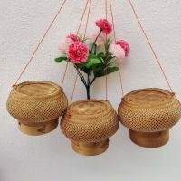 ราคา กระติ๊บไม้ไผ่ไร่ รมควัน กันหมอดใส่ข้าวเหนียว ทรงกลม มีฝาปิด ขนาดเล็ก ขนาดกลาง ขนาดใหญ่ แถมผ้ารองกระติ๊บข้าวเหนียว (20435310521)