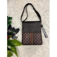 ราคา กระเป๋าสะพายข้างผู้ชาย หนังตัดเย็บละเอียดพร้อมส่ง (17852094188)