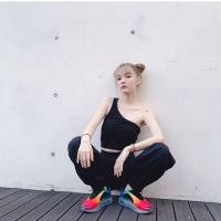 ราคา 2bell ครอปปาดไหล่แขนกุดข้างเดียวใส่เที่ยวแนวๆ 219 (20720220542)