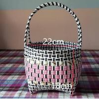 ราคา ตะกร้า OTOP สานเส้นพลาสติก ตะกร้าหิ้วทรงกลม 055 สินค้า แฮนด์เมด (1602310572)