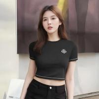 ราคา HallyChic เสื้อเอวลอยแขนสั้นสีดำเสื้อยืดคอกลมแฟชั่นเรียบง่ายเกาหลีเสื้อครอป 24040142701 (22176232441)