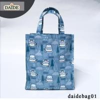 ราคา Daide กระเป๋าเคลือบPVC กว้าง 11นิ้ว สูง 12 5นิ้ว หนา 5นิ้ว ทรงตั้ง ใส่กระดาษA4ได้พอดี มีฐานรองแข็ง กระเป๋าผ้าเคลือบ ถุงช้อปปิ้ง กระเป๋าถือ กระเป๋ากันน้ำ (21921778454)