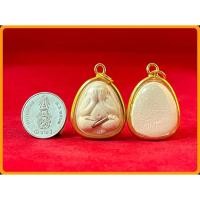 ราคา พร้อมส่ง จี้พระปิดตา เสริมโชคลาภ เสริมการเงิน เสริมการค้า เมตตามหานิยม พระเลี่ยมทอง หุ้มเศษทอง มีหลายขนาด (14571000151)