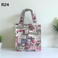 ราคา กระเป๋าผ้าเคลือบกันน้ำ กระเป๋าเคลือบพลาสติก รุ่น R ใส่กล่องข้าว หรือของใช้ส่วนตัวหิ้วไปนอกบ้านได้ (22277593196)