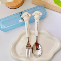 ราคา ชุดช้อนส้อม อุปกรณ์ทานอาหารคุณภาพดี SANRIO ไซส์ผู้ใหญ่ หัวช้อนส้อมเป็นซิลิโคนตัวตุ๊กตา น่ารัก มีทั้งหมด 5 ลาย (20745271424)