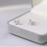 ราคา mija stories tiny ribbon stud earrings ต่างหูโบว์ ต่างหูริบบิ้น (22467036451)