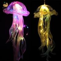 ราคา โคมไฟแมงกะพรุนเรืองแสงสีสันสดใสโคมไฟรูปดอกไม้ LED แบบพกพาโคมไฟสร้างบรรยากาศแขวนได้สำหรับเด็กผู้หญิงโคมไฟประดับตอนกลางคืนห้องนอนธีมทะเลของตกแต่งงานปาร์ตี้ (21884580645)