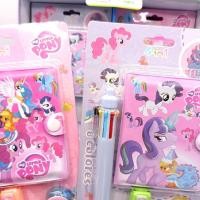 ราคา สุ่มลาย ชุดเครื่องเขียน 4ชิ้น มีเทปสติ๊กเกอร์ ลายการ์ตูนน่ารักๆ สมุดโน๊ต ปากกา ไฮไลท์ (22218987231)