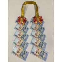 ราคา พวงมาลัยใส่ธนบัตร แบบเฉียง10 ซอง แบบพิเศษสายคล้องคอดิ้นทองเส้นใหญ่ โบว์เป็นโบว์สองชั้น ประดับด้วยพลอยตรงกลางทำให้ดูโดดเด่นไม่เหมือนใคร (22191204037)