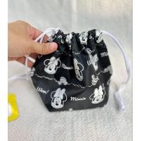 ราคา 1ใบ สินค้าลิขสิทธิ์ กระเป๋าหูรูด หมีพูห์ ขนาด20 20ซม ผ้านุ่ม มีซับใน กระเป๋าหูรูดหมีพูห์ กระเป๋าหูรูดลายการ์ตูน (19300976461)