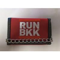 ราคา กระเป๋าสตางค์มีโซ่ ลาย RUN BKK 3พับ พร้อมโซ่คล้อง ราคาถูก ใส่บัตรประชาชนใด้ (11619815220)
