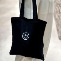 ราคา กระเป๋าผ้าแคนวาสพิมพ์ลายยิ้ม ขนาดใหญ่ Smile canvas bag (22273890272)
