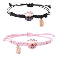 ราคา กำไลคู่กำไลข้อมือแมวกวักนำโชคเซรามิกน่ารักแบบเรียบง่าย2ชิ้นงานถักมือเชือกสีสีแดง (22051221778)