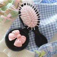 ราคา KP01แปรงหวีผมขนาดเล็ก ทั้งแบบด้ามและแบบพกพามีกระจกในตัว ติดโบว์สีชมพูน่ารักฟิวเจ้าหญิง พร้อมส่งในไทย (22119234545)