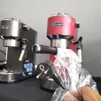 ราคา DeLonghi EC685 เครื่องชงกาแฟสดเอสเพรสโซ DeLonghi Dedica รุ่น EC 685 เดอลองกี้ มี 3สี ดำ แดง เงิน (22173779505)