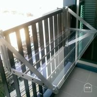 ราคา PFH ราวตากผ้าระเบียง ไม่ต้องเจาะ พร้อมแผ่นโต๊ะพับเก็บได้ 100 cm โดนแดด โดนฝนได้ ไม่เป็นสนิม (22115562095)