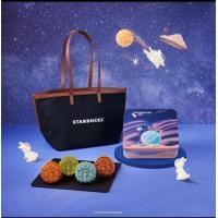 ราคา ใหม่ล่าสุดปี 2024 กระเป๋าสตาร์บัค แท้ 100 หรือ ชุดเซ็ทขนมไหว้พระจันทร์ สตาร์บัค Starbucks แท้ 100 Starbucks 2024 ขนมไหว้พระจันทร์สไตล์ฮ่องกง 6 ชิ้น ช็อคโกแลตทูสี คัสตาร์ด จัดส่งจากกรุงเทพ (22384595168