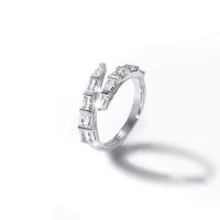 ราคา SWAN Baguette Claw Ring แหวนเงินแท้ ฝังเพชร cubic zirconia (22333093469)