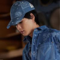 ราคา MOO 4 24 Signature Paisley Cap หมวกแก๊ปผ้าเดนิม สกรีนลายเพสลีย์ แต่งปักด้ายต่างสี ตัว M ด้านข้าง (21610467224)