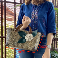 ราคา กระเป๋าสานกระจูด ทรงกล่อง ทรงตะกร้า ดอกไม้ ตะกร้าที่สวยงาม กระเป๋าถือ (22434742917)