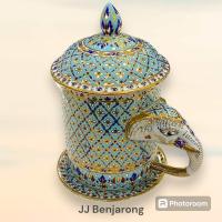 ราคา แก้วมัคเบญจรงค์หูช้าง 300 ml Traditional Mug with elephant shaped handle handpainted by JJ Benjarong (22121331363)