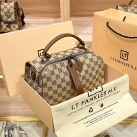 ราคา แบรนด์ฮ่องกงของแท้ หนัง ลำลอง กระเป๋าสะพายทรงหมอนสําหรับผู้หญิง ฤดูใบไม้ผลิ ฤดูร้อน 2024 แฟชั่น อินเทรนด์ กระเป๋าถือบอสตัน (19901149413)