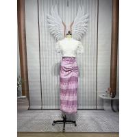 ราคา CLT ชุดเซตผ้าไทย set 2 ชิ้น เสื้อลูกไม้ขาว ผ้าถุงลายไทยสีม่วง สวยเรียบหรู ดูแพงมาก ดีไซส์น่ารักๆๆใส่ได้ทุกโอกาส (22281516480)