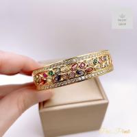 ราคา กำไลข้อมือพลอยหลากสีประดับเพชรเรียงแถวขอบบนล่าง กว้าง 1 5cm ขนาดรอบวง19cm (22718958041)