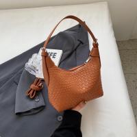 ราคา กระเป๋าใบเล็กแบบหิ้วแฟชั่นฤดูใบไม้ร่วงและฤดูหนาวกระเป๋าทรงสี่เหลี่ยมใบเล็กแมทช์ง่ายถักรุ่นใหม่2023สำหรับผู้หญิงกระเป๋าสะพายไหล่แบบเรียบง่ายสำหรับคนส่วนน้อยใส่ทำงาน (21408398554)