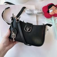 ราคา กระเป๋าสะพาย lyn ทรงพอช รุ่น re edit ray atella ขายดี (21800408846)