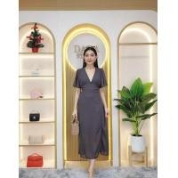 ราคา ชุดเดรสยาว ผ้าชีฟอง สีพื้นคอวีลึก แขนระบายกระโปรงเอวผ่าข้างยาว 48 นิ้ว (22713899883)