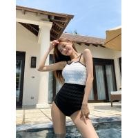 ราคา K Swimwear O2325 ชุดว่ายน้ำ วันพีช สีขาวดำ (19784138621)