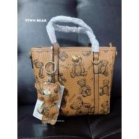 ราคา hot sell กระเป๋าสะพาย ถือ ทรงช้อปปิ้งมินิน้องหมี แบรนด์แท้TTWN BEAR new (22029808405)
