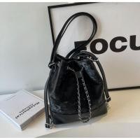 ราคา กระเป๋าเป้สะพายหลังสายโซ่ดีไซน์ใหม่สำหรับผู้หญิง2024กระเป๋าสะพายเดินทางเข้ากับทุกชุด (21980904142)