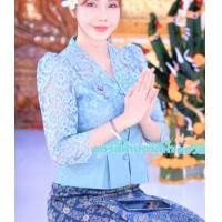 ราคา เสื้อไหมสี่เส้นเเต่งลูกไม้ ทรงคอวีชายจีบแตก สีขาว สีฟ้า (22709860549)