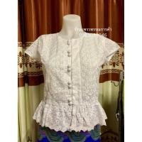 ราคา เสื้อลูกไม้สีขาวฉลุ ผ้าดี ลายสวย ตกเเต่งชายระบาย (22313477128)
