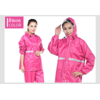 ราคา ชุดกันฝน Raincoat เสื้อกันฝน มีแถบสะท้อนแสง เสื้อแบบมีหมวกฮู้ดพับเก็บได้ กางเกง กระเป๋า ผ้าโพลีเอสเตอร์อย่างหนา 3 สี ดำ สีน้ำเงิน สีชมพู (7683595804)
