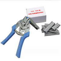 ราคา ร้านไทย จัดส่งภายใน 24 ชั่วโมงใ คีมบีบลวด ลวดบีบกรงไก่ คีมประกอบกรง คีมเย็บกรงไก่ ห่วงล็อกกรง คีมเเละลวดบีบ แม๊กเย็บกรงนก คีมสำหรับทำกรงนก กรงสัตว์เลี้ยง แถมลวดเย็บกรง M 600 ชิ้น Hog Ring Pliers Clam 