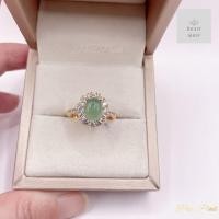 ราคา แหวนเขียวหยกล้อมเพชรพร้อมบ่าข้างประดับเพชร ขนาดฟรีไซส์ (22635416400)