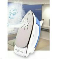 ราคา เตารีด ขนาดเล็กพกพา สามารถปรับอุณหภูมิได้ตามการใช้งานของเนื้อผ้า ช่องเก็บน้ำใส สามารถมองเห็นระดับน้ำในเตารีดได้ชัดเจน ด้ามจับสามารถพับได้ น้ำหนักเบา สะดวกสบายในการพกพา เหมาะสำหรับพกพาเวลาเดินทาง ขนาด 