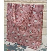 ราคา กระเป๋าผ้า ถุงผ้าช้อบปิ้ง ถุงผ้าลดโลกร้อน ถุงผ้าแฟชั่น มีแผ่นรองก้นกระเป่า ตั้งได้ ทรงสวย มีเม็ดดุม กันน้ำ ลาย คิตตี้ ขนาด 31x35x10 cm (3567052533)